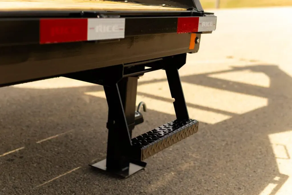 15,990# Deckover Gooseneck trailer, photo 8