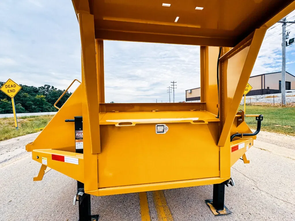 23,990# Deckover Gooseneck trailer, photo 4