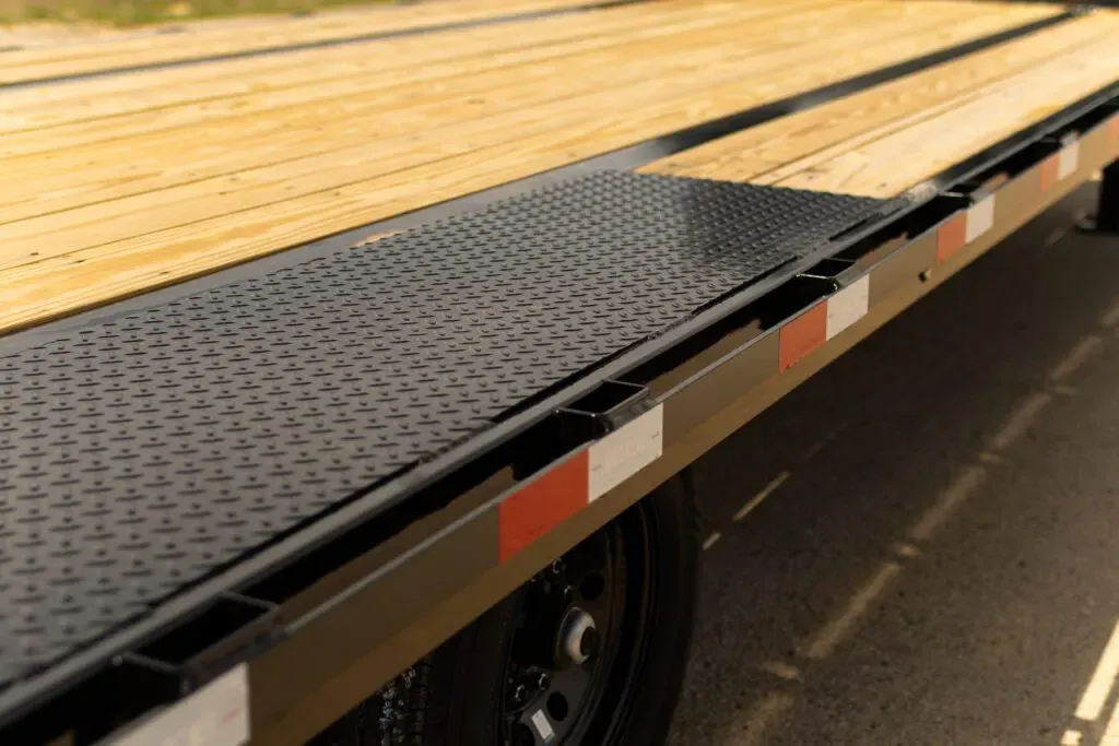 23,990# Deckover Gooseneck trailer, photo 7